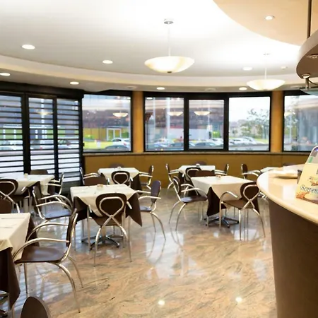 Ih La Mela Hotell 4*